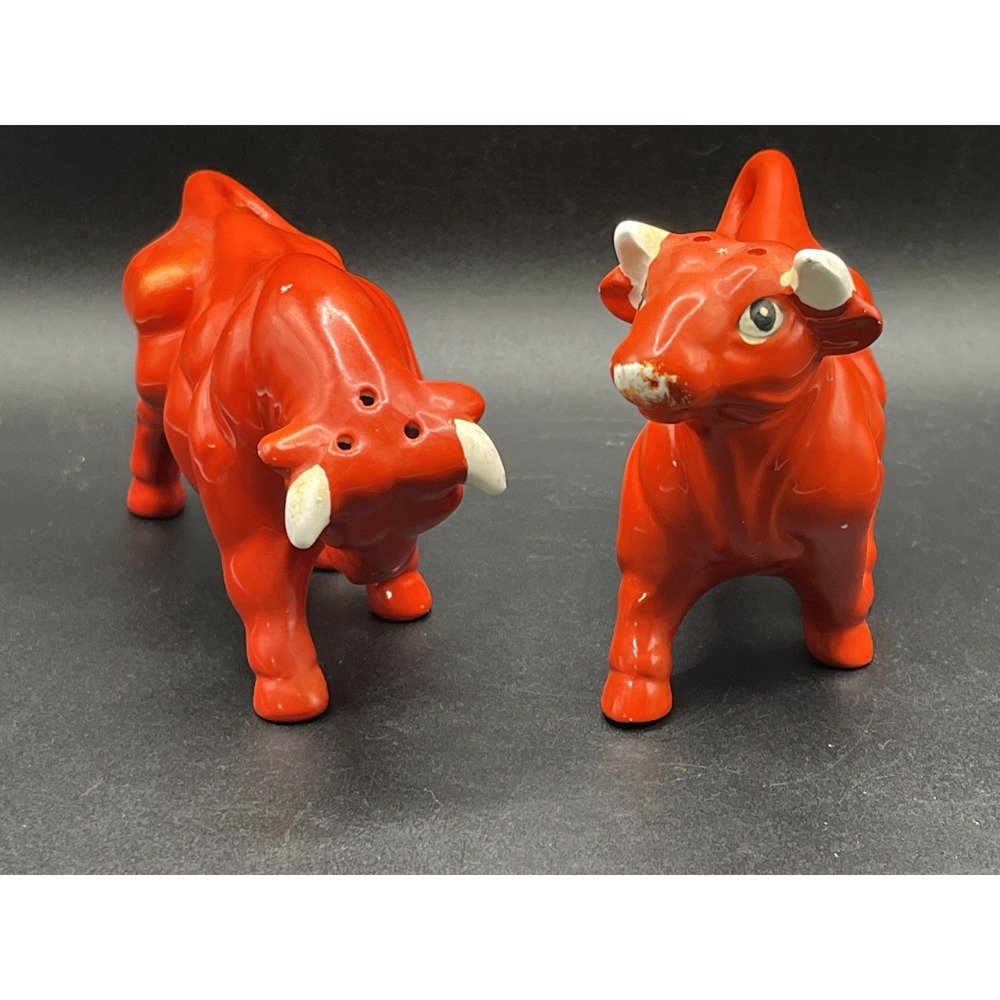 1960s Red Bulls Salt & Pepper Shakers Lego Japan Vtg MCM Ceramic 3" x 5"‎ Decor